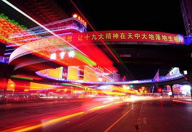 乘坐卡拉斯科百老汇肌肉车回到过去